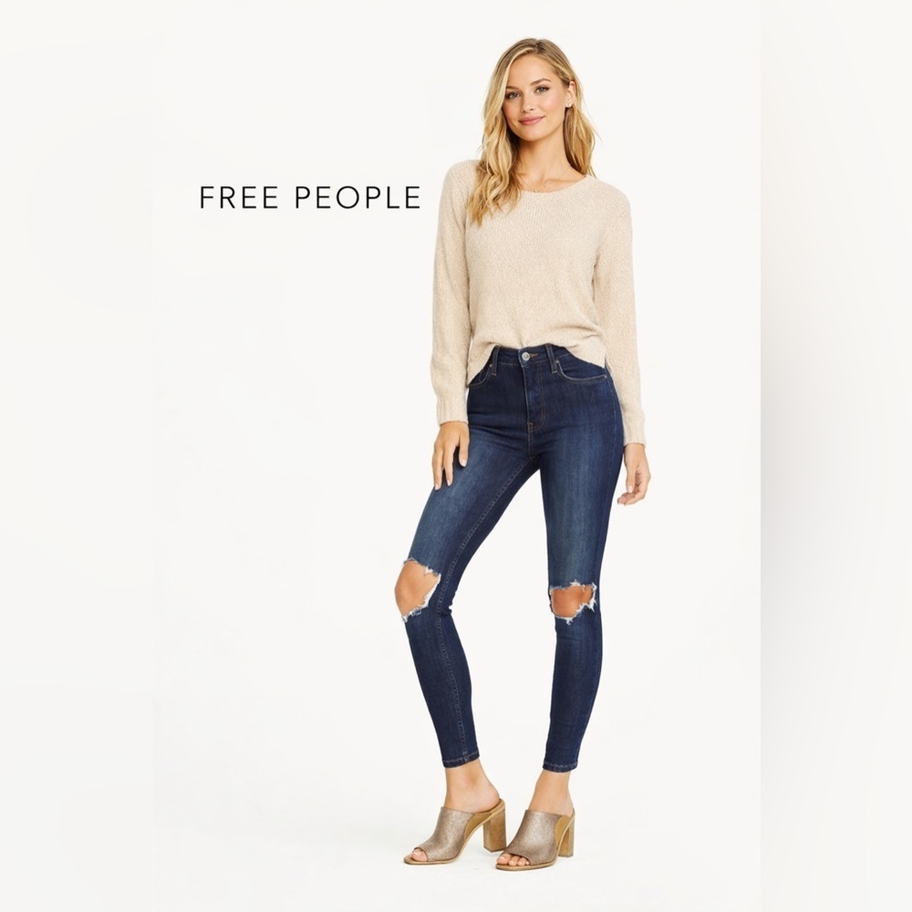 Free People  Distressed Skinny Jeans – Size 28